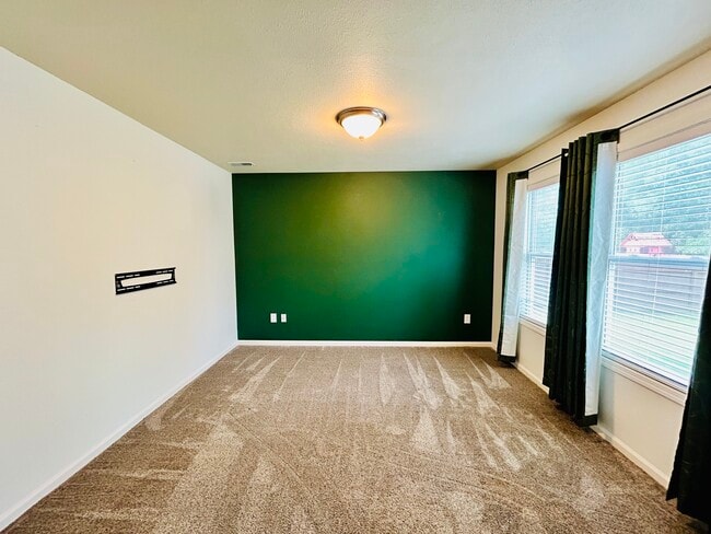 Building Photo - 5768 Buchanan Ave SW