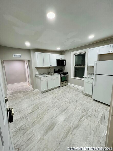 Building Photo - 35 Humphreys St