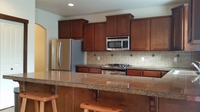 Building Photo - Beautiful 4 bed 2.5 bath in Kenmore, minutes to HWY 522/Burke-Gilman Trail