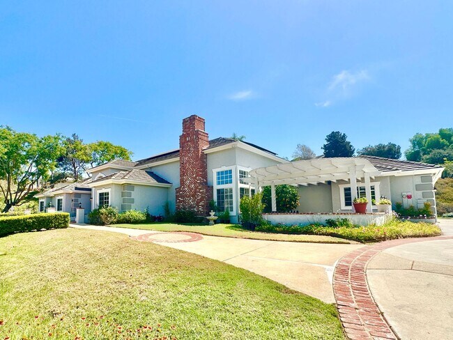 Building Photo - 4286 La Canada Rd