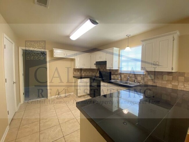 Building Photo - Jacksonville 4 Bedroom Home