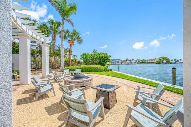 Building Photo - 1325 Snell Isle Blvd NE