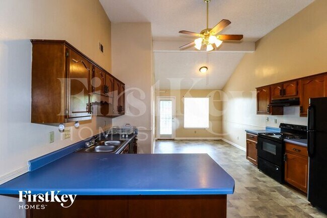 Building Photo - 5582 Oak Branch Cir N