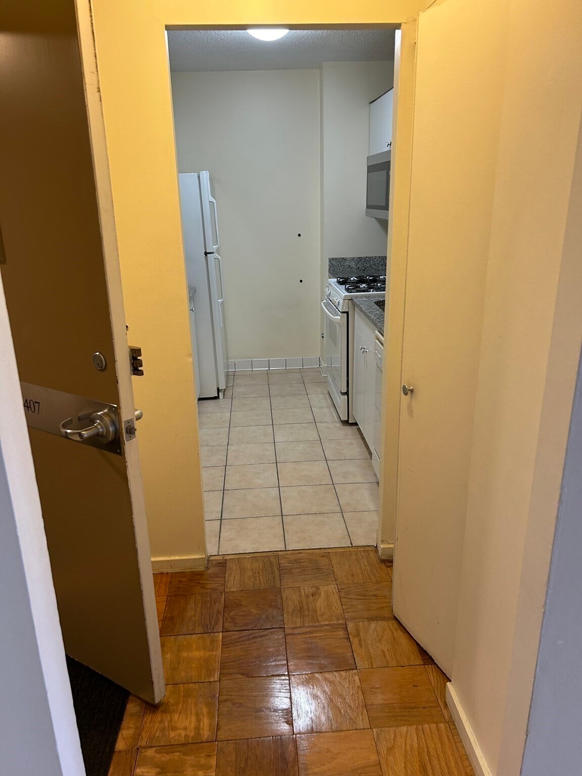 Building Photo - 77 Pond Ave