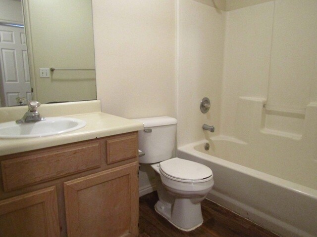 Building Photo - 1370 N General Dr