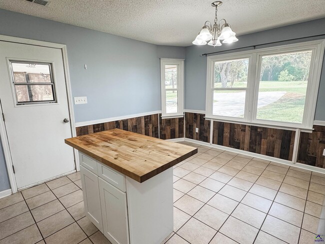 Building Photo - 2108 Marshallville Rd