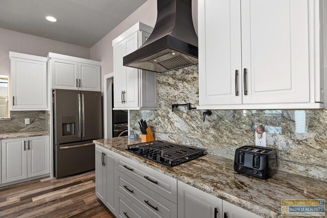 Building Photo - 618 N Shore Dr