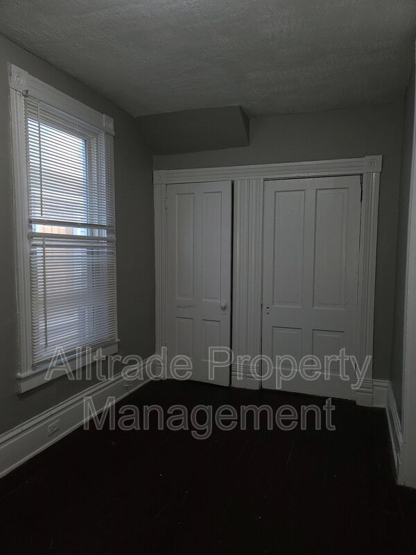 Building Photo - 1312 S Floyd St
