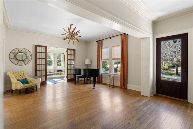 Building Photo - 979 Springdale Rd NE