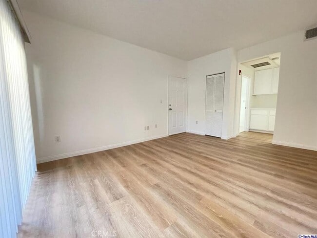 Building Photo - 300 E Providencia Ave