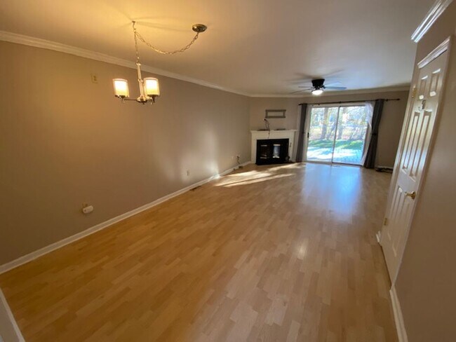 Building Photo - Charming 2-Bedroom Townhome in Glades Community!