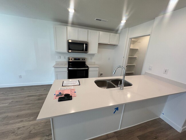 Building Photo - Brand New Long Valley Town home!!