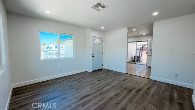 Building Photo - 45007 Logue Ct