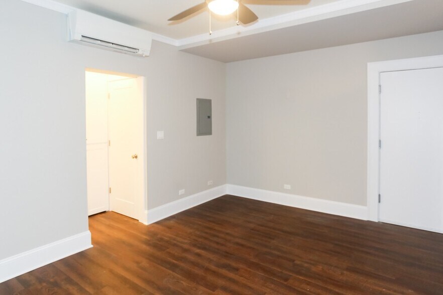 Building Photo - 817 W Lakeside Pl