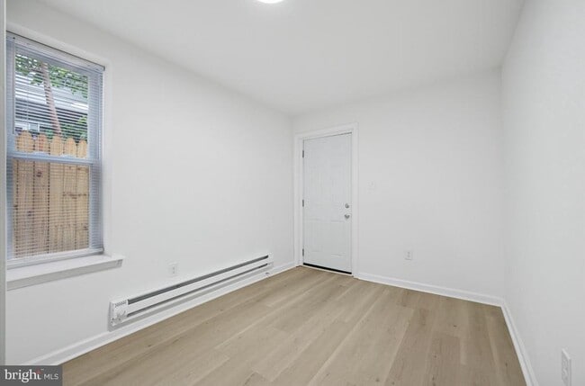 Building Photo - 887 N 46th St