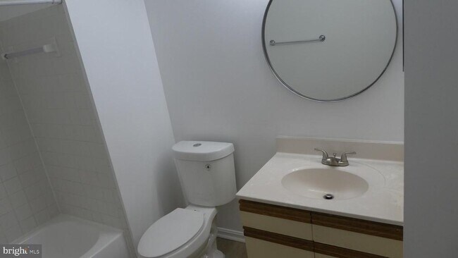 Building Photo - 1007 Summerglenn Ct