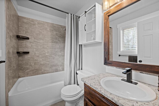 Building Photo - Gorgeous Liberty Lake 5 Bedroom Home!