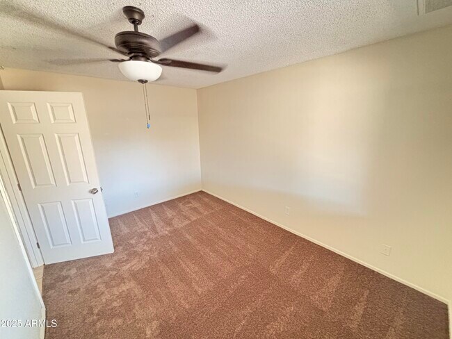 Building Photo - 7320 W Rose Ln