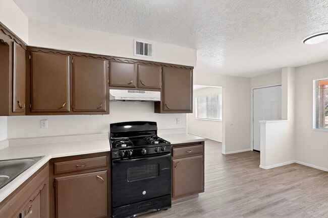 Building Photo - NE House 3/bd 1.75/ba 1/cg