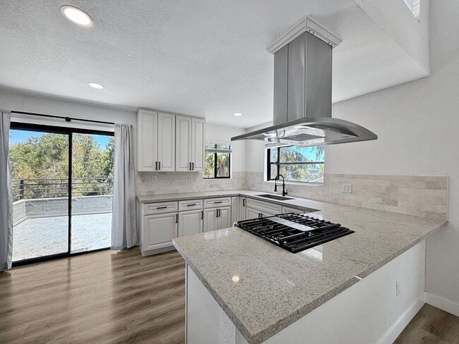 Building Photo - Charming & Spacious 2BD/2.5BA House in Nor...