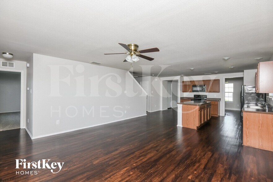 Building Photo - 8932 Puerto Vista Dr