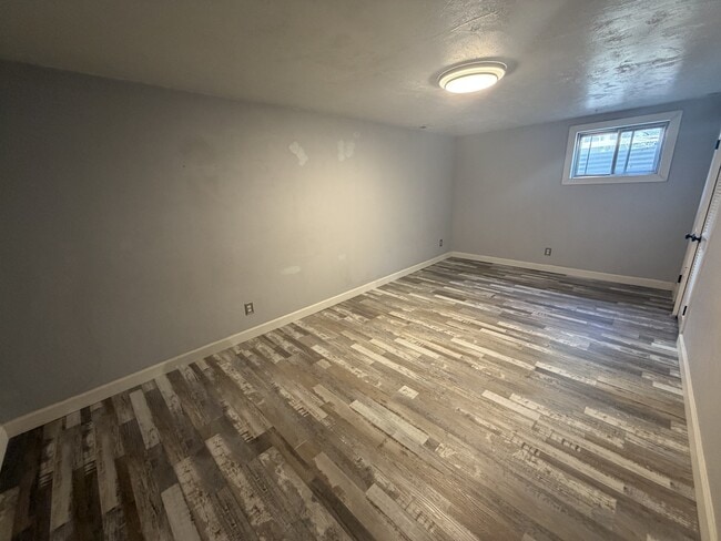 Building Photo - 3819 Midsummer Ln S