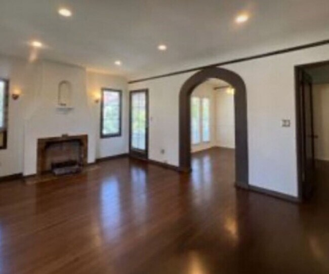 Building Photo - 1171 Huntington Dr