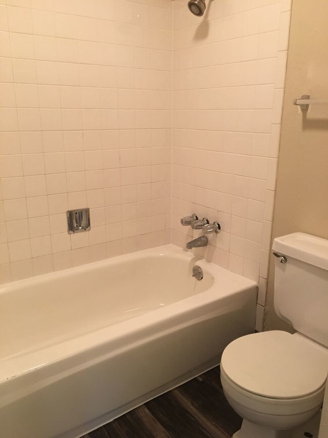 Building Photo - 7091 Hooker St