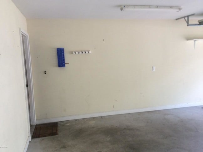 Building Photo - 114 Brody Ln