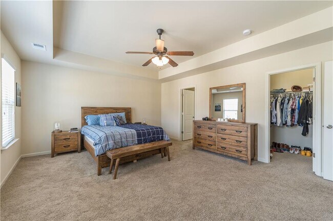 Building Photo - 129 Village Ct