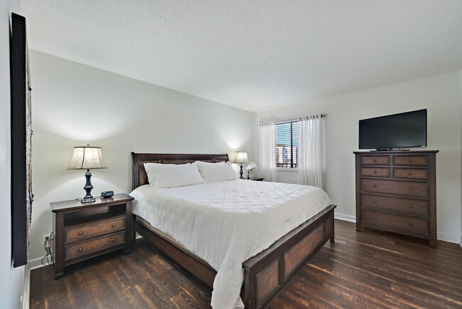 Building Photo - 1605 S US Hwy 1