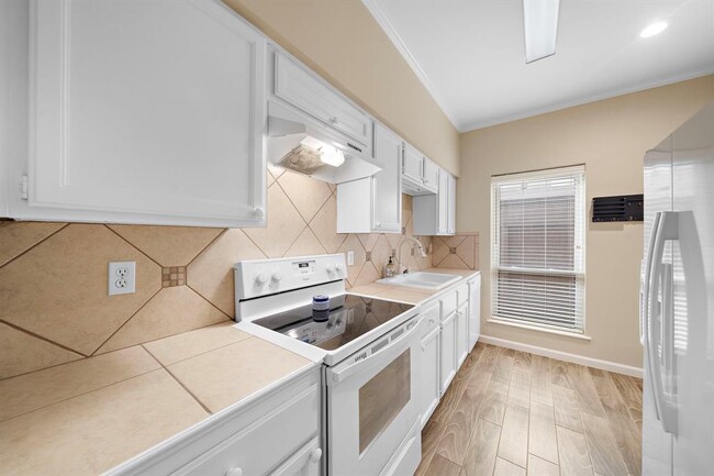 Building Photo - 1201 Bering Dr