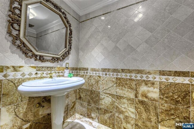 Building Photo - 91 Chestnut Ridge Rd