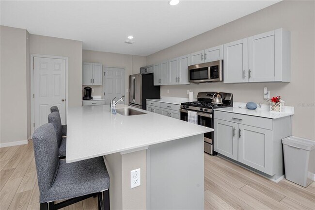 Building Photo - 5556 Summer Sunset Dr
