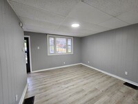 Building Photo - 2 bedroom 1 bath house for rent in West Mi...