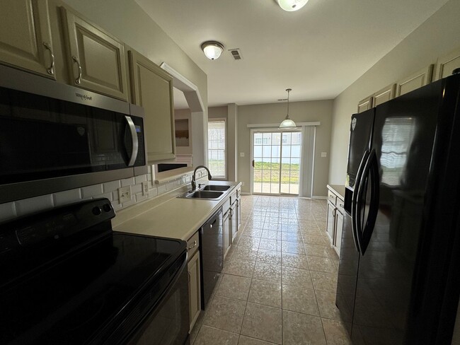 Building Photo - 4 Bedroom | 3 Bathroom Raleigh Home with F...