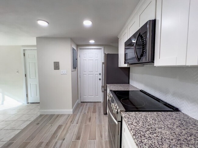 Building Photo - 592 American Legion Hwy