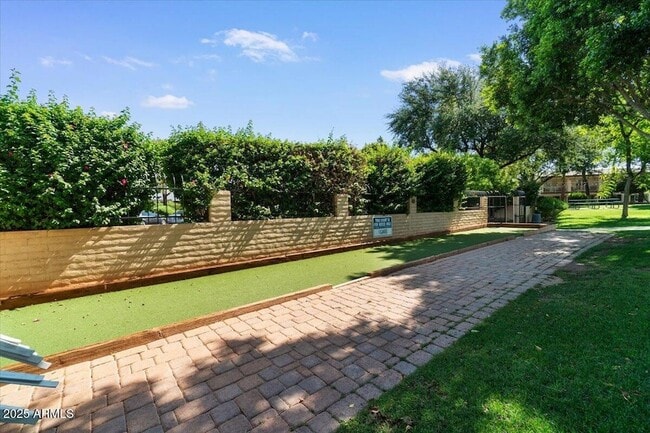 Building Photo - 5200 S Lakeshore Dr