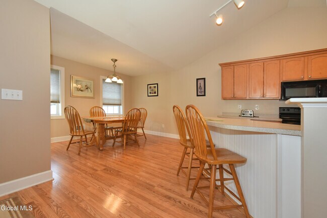 Building Photo - 328 Ballston Ave