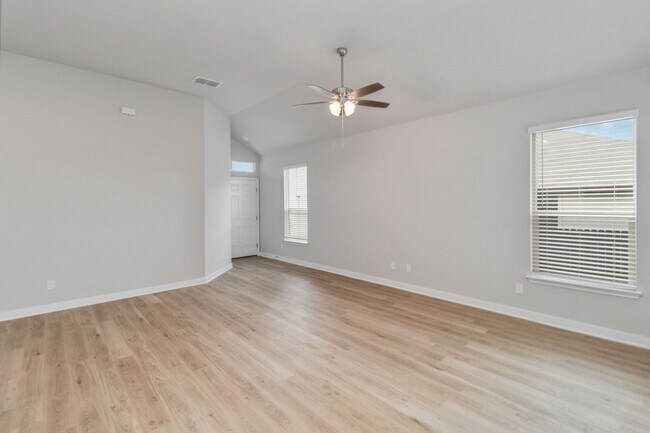 Building Photo - Stunning 3x2 Luxury Duplex in Buda, TX!