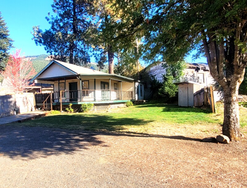 Building Photo - 6565 Cooper Spur Rd