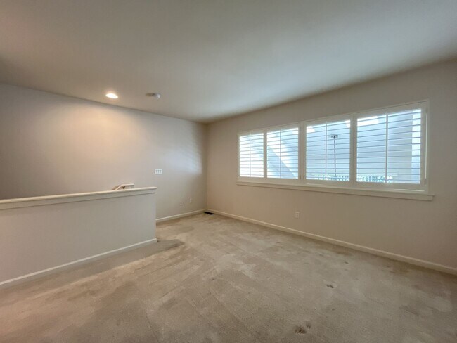 Building Photo - Incredible Forrest Park Townhome!! 2 bedroom, 2 bath, HUGE attached Garage!