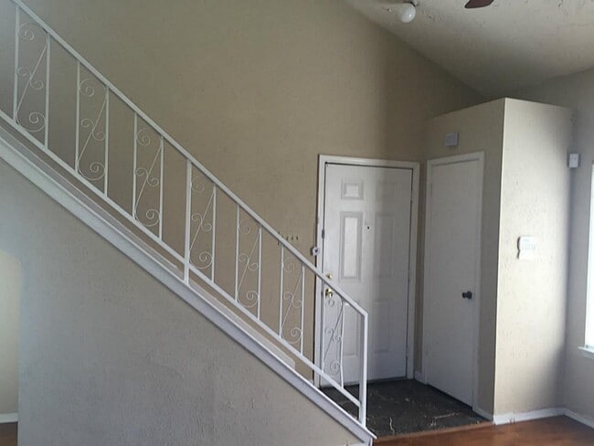 Building Photo - 15714 Baybriar Dr