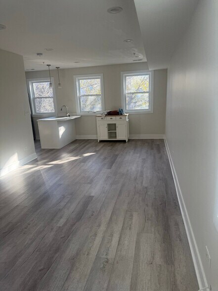 Building Photo - 2242 W 18th Pl