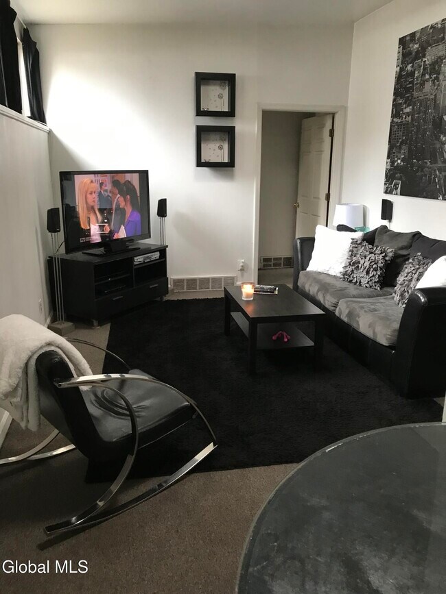 Building Photo - 80-82-82 Milton Ave