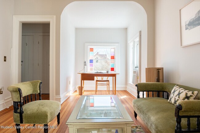 Building Photo - 5 Fairview Ave