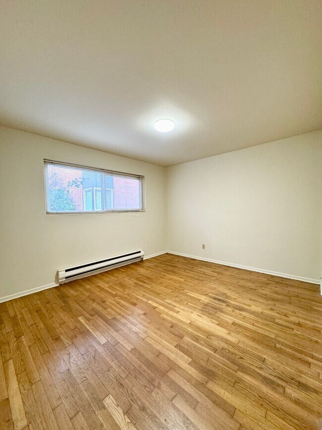 Building Photo - Flamingo Terrace