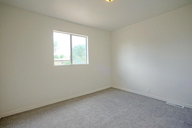 Building Photo - 2765 Applewood Dr