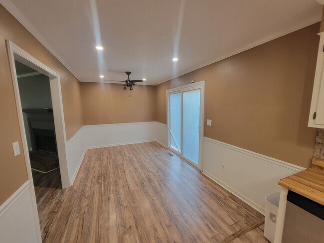 Building Photo - 1846 S Barton Dr