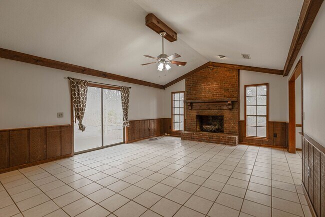 Building Photo - 575 Bradford Dr